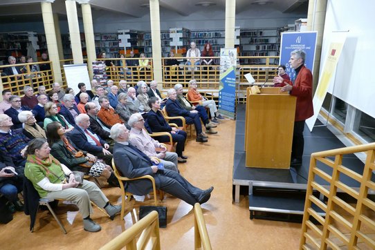 Zahlreiche Gäste nahmen an der Buchpräsentation der Bibliothek der KU Linz teil.