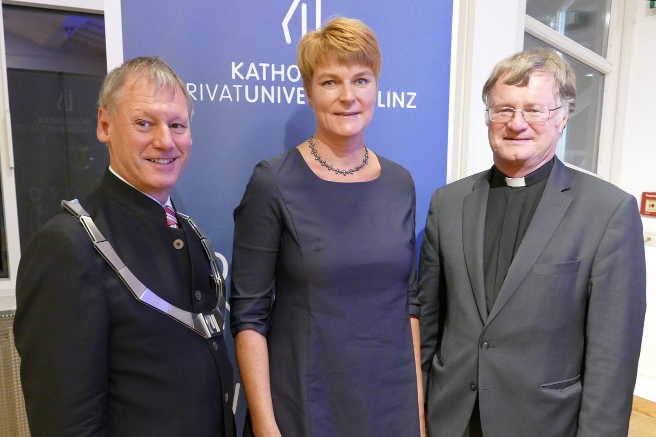 von li: Rektor Univ.-Prof. Dr. Franz Gruber, Univ.-Prof. Dr. Ines Weber, Bischof Dr. Manfred Scheuer.