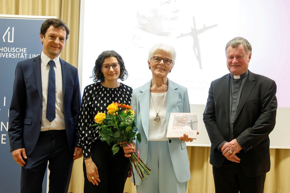 Gruppenbild anlässlich der Würdigung von Erna Putz.