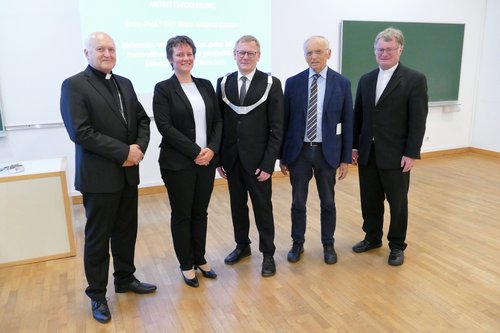 Zwei Bischöfe waren zu Gast bei der Antrittsvorlesung von Prof. Klara-Antonia Csiszar an der KU Linz.