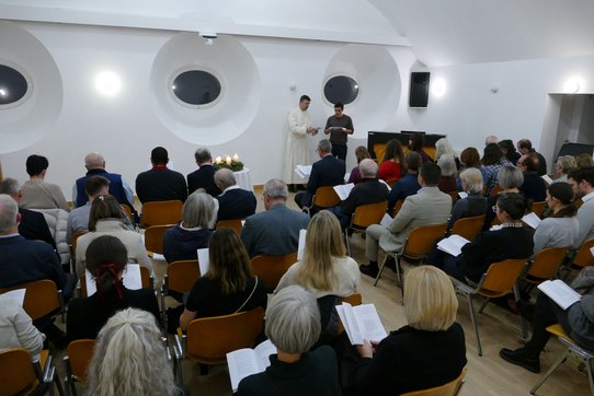 Versammelte Universitätsgemeinschaft im Hörsaal 5 der KU Linz.