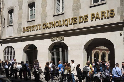 Picture of the Facade of the Institute Catholique de Paris
