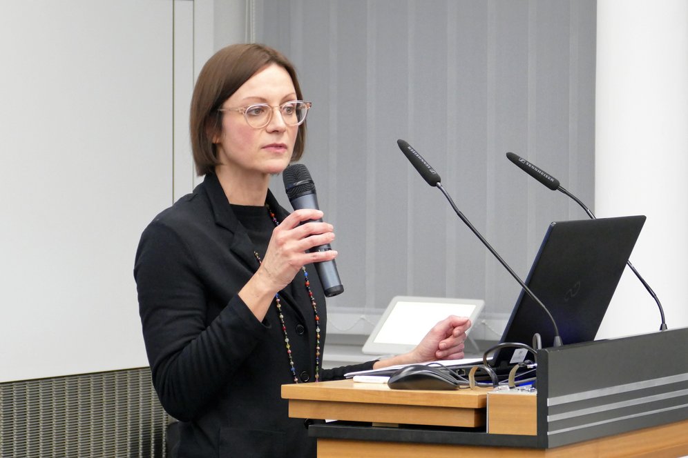 Univ.-Prof. DDr. Isabella Guanzini hält den Hauptvortrag.