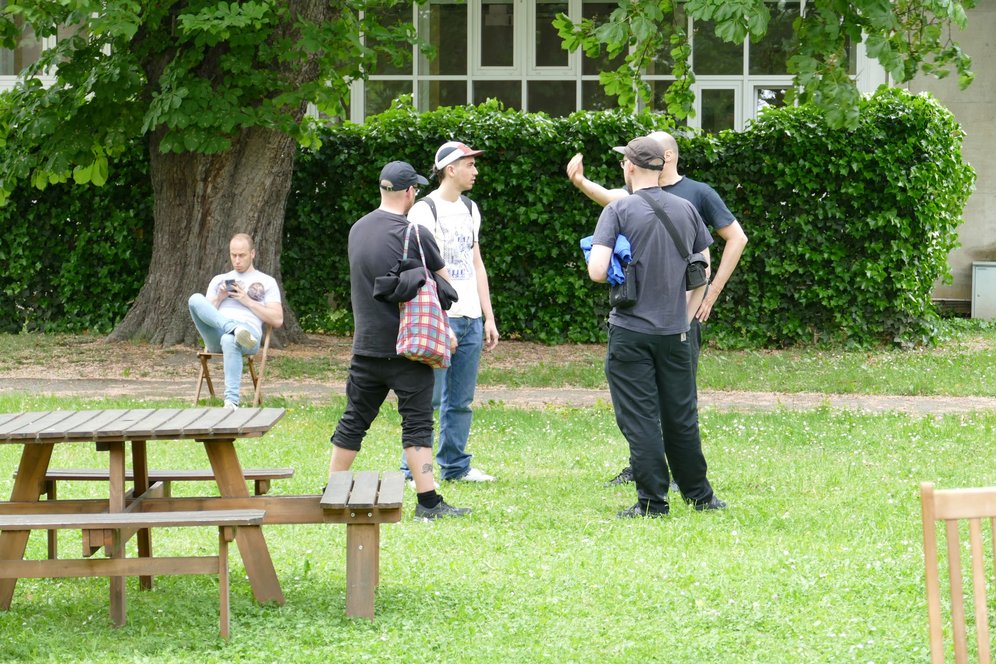 Foto: KU Linz/Eder. TAG Conference. Pause im Garten der Universität.