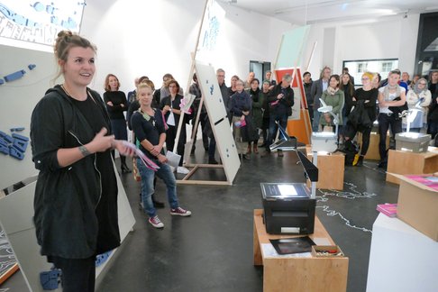 Studierende präsentieren. Eröffnung der Ausstellung [Alte] Stadt Neu Denken im afo architekturforum oberösterreich.