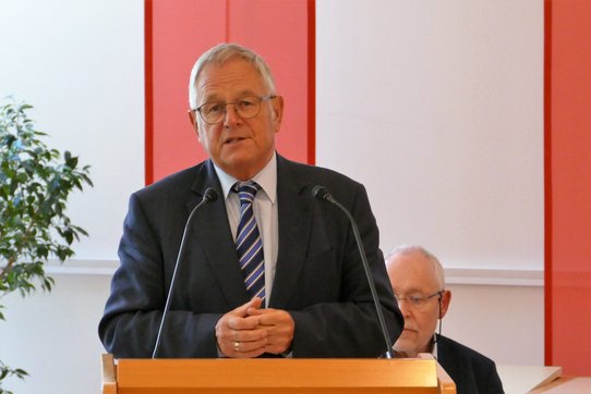 Dr. Helmut Obermayr. 