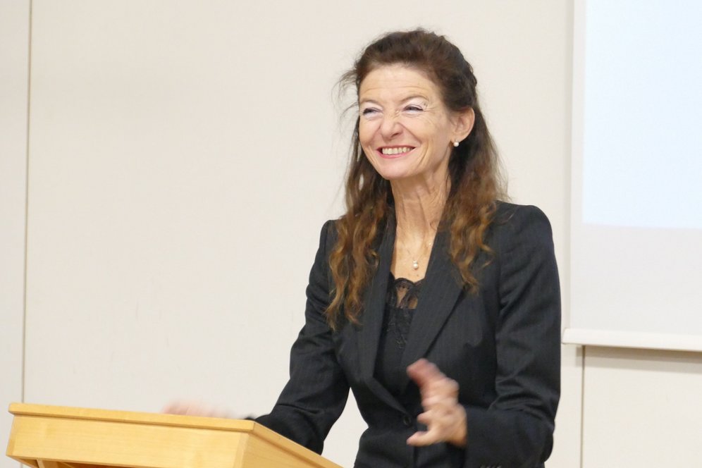 Antrittsvorlesung: "Zerbrochene Mauern. Friede und Versöhnung in Eph 2,11–22". Univ.-Prof. Dr. Andrea Taschl-Erber, Professorin der neutestamentlichen Bibelwissenschaft.