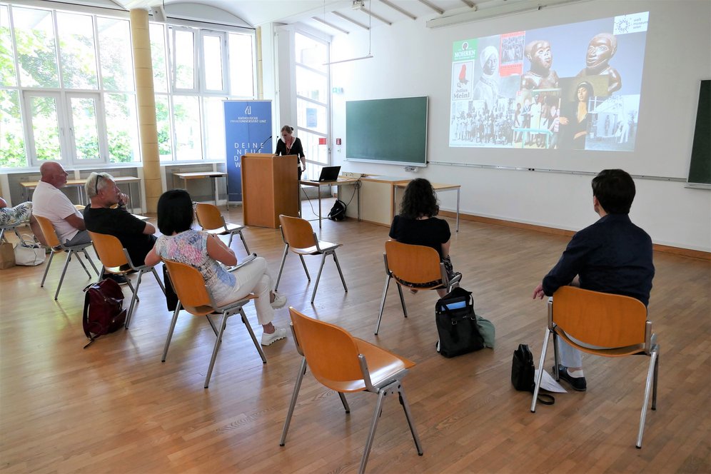 Wie geht Österreich mit seinem kolonialen Erbe um? Workshop mit Ass.-Prof.in Dr.in Julia Allerstorfer-Hertel.