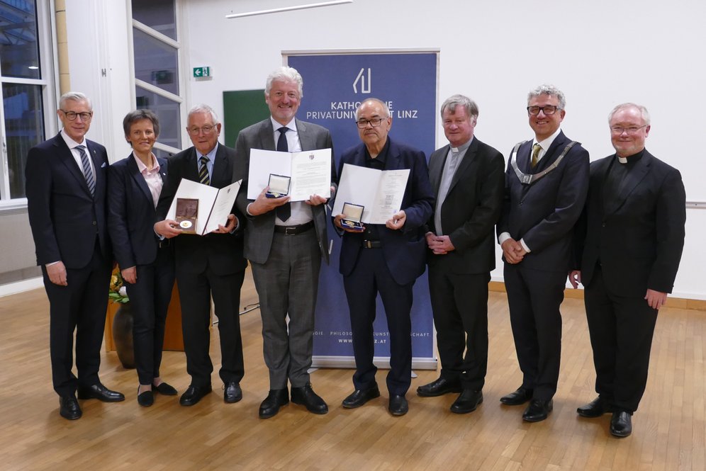 Gruppenbild im Rahmen der akademischen Feier.