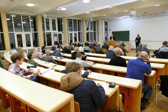Maximilian-Aichern-Vorlesung mit Pater Friedhelm Hengsbach an der KU Linz.