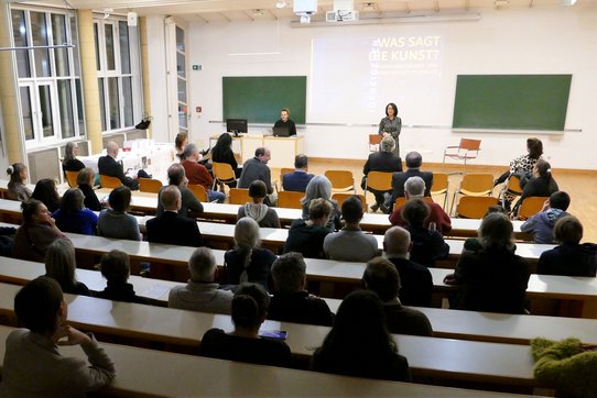 Buchpräsentation in der Aula der KU Linz.