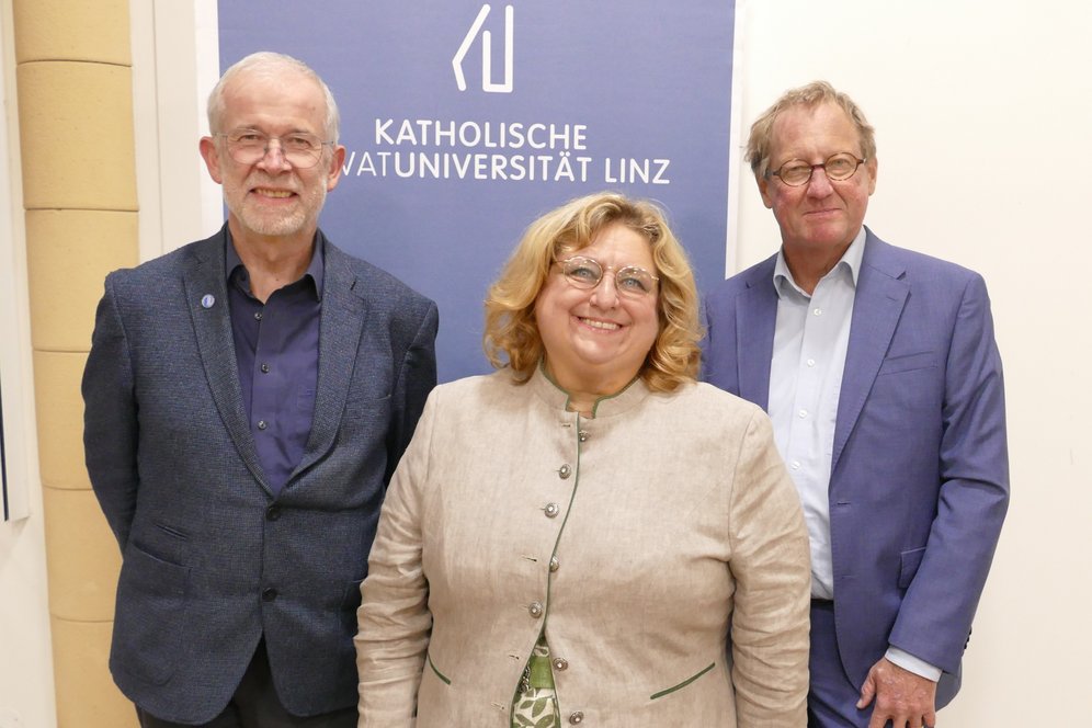 Gruppenbild: Vortragende und Veranstalter.