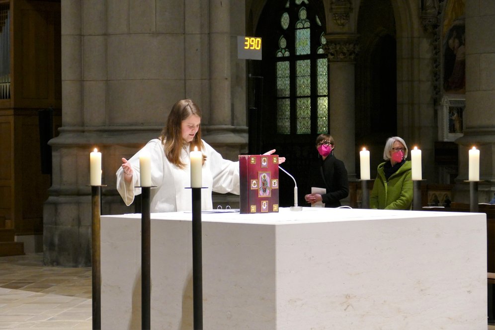 Wortgottesfeier und Ausstellungseröffnung im Linzer Mariendom. 