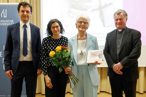 Gruppenbild mit Dr. Schmoller, Dr. Lorber, DDr. Erna Putz und Bischof Scheuer.