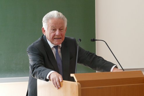 Schlussvorlesung und Festschriftüberreichung anlässlich der Emeritierung von Univ.-Prof. Dr. Franz Gruber. Foto: Hermine Eder. Landeshauptmann a.D. Dr. Josef Pühringer.