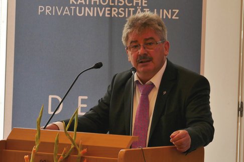 Univ.-Prof. Dr. Jozef Niewiadomski. (c) KU Linz/Eder. Univ.-Prof. Dr. Jozef Niewiadomski. (c) KU Linz/Eder.