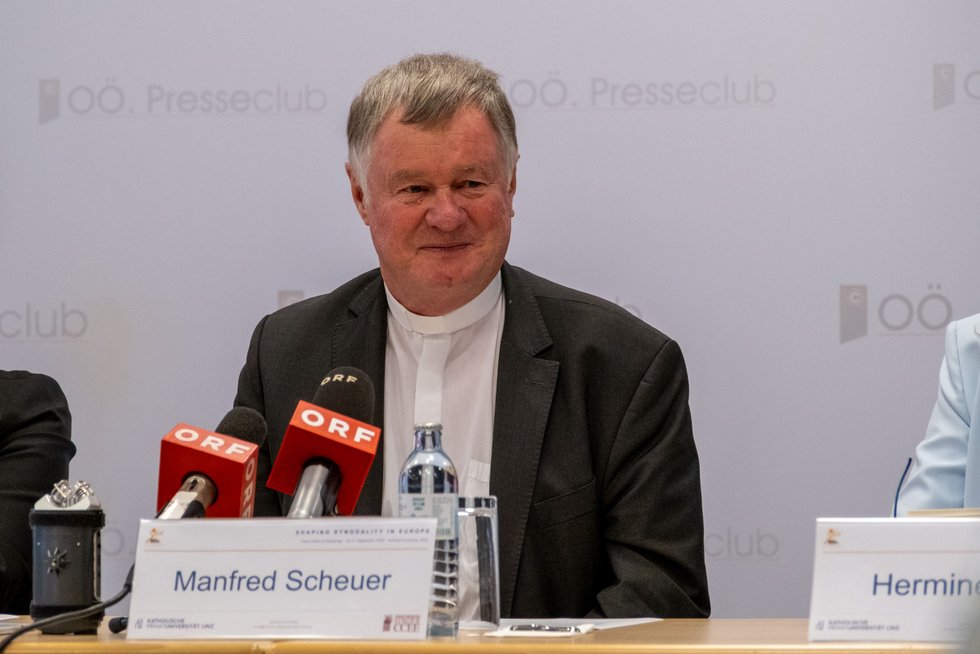 Porträtfoto von Diözesanbischof Dr. Manfred Scheuer.
