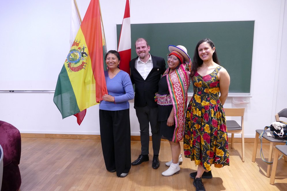 Veranstaltung "Frauen. Umwelt. Zukunft. Im Dialog mit Bolivien". Bildnachweis: KU Linz/Kathrin Haselgrübler. Gruppenbild im Rahmen der Veranstaltung "Frauen. Umwelt. Zukunft".
