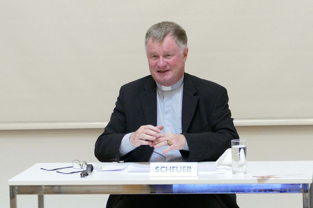 Diözesanbischof Dr. Manfred Scheuer. Diözesanbischof Dr. Manfred Scheuer.
