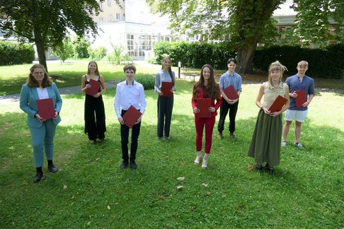 Die KUL-Preisträger*innen 2021. Die Preisträger*innen: Cosima Spieß, Magdalena Haider, Andreas Bernhard, Annika Böhm, Anna Mercedes Köfler, Jonas Mayrhofer, Tina Schmitsberger und Laurens Seemann.