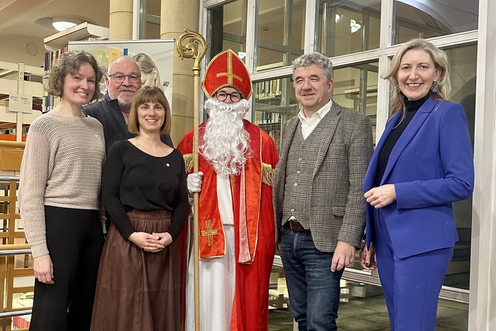 Gruppenbild mit dem Nikolaus.