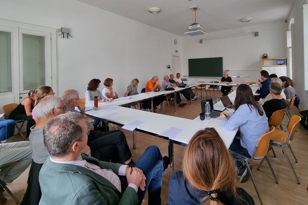 Foto: Ruzica Romic. Vortrag von Stephen Houlgate an der KU Linz, besucht von Lehrenden und Studierenden.