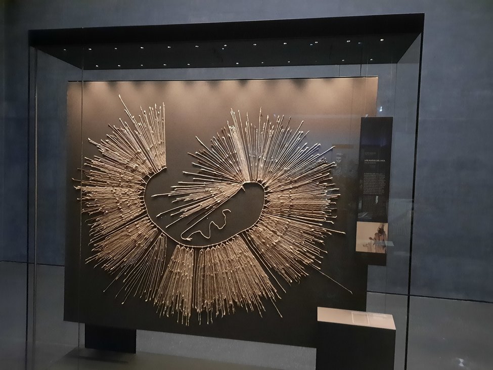 Die Knotenschrift der Inkas ("Quipu"), Museo Chileno de Arte Precolombino in Santiago/Chile.