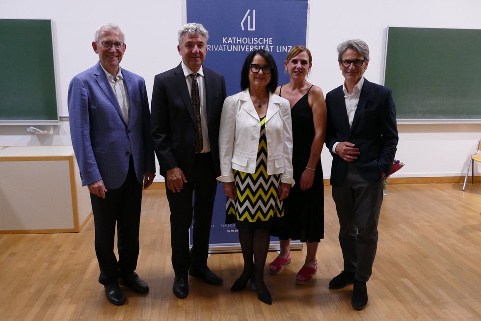 Von links: Bischofsvikar Dr. Johann Hintermaier, Rektor Univ.-Prof. Dr. Michael Fuchs, Univ.-Prof.in Dr.in Monika Leisch-Kiesl, Ass.-Prof.in Dr.in Julia Allerstorfer-Hertel BEd, Direktor Univ.-Prof. Dr. Martin Hochleitner. 
