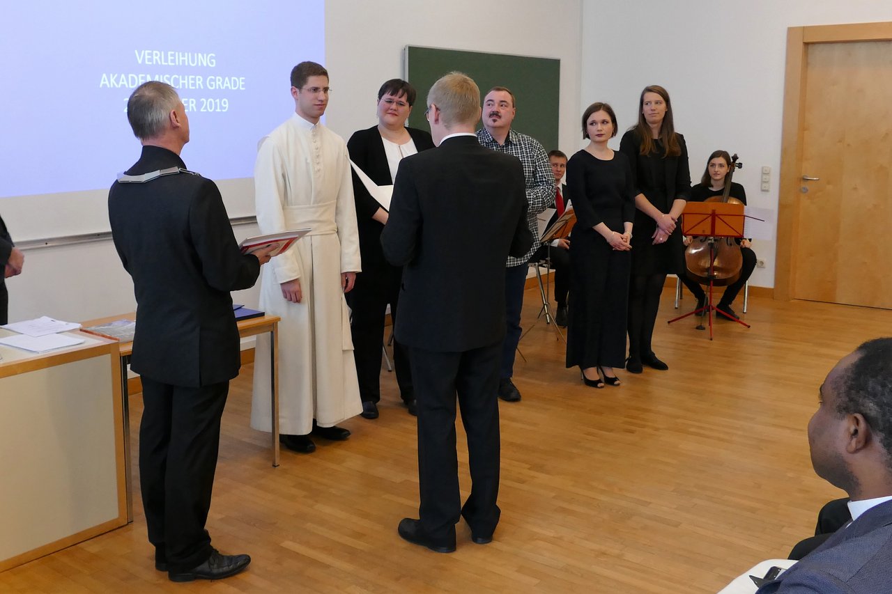 Verleihung des akademischen Grades "Magister/Magistra der Theologie" an Stefan Glira, Elisabeth Greil, Thomas Schulz, Marianne Silbergasser und Sarah Maria Wagner.