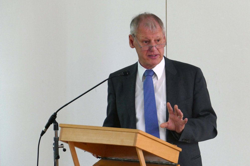 Tagung an der KU Linz: Das Erbe von Nizäa. Foto: KU Linz/Hermine Eder. Univ.-Prof. Dr. Franz Gruber, KU Linz, referiert über "den theologischen Wert dogmatischer Sprache".