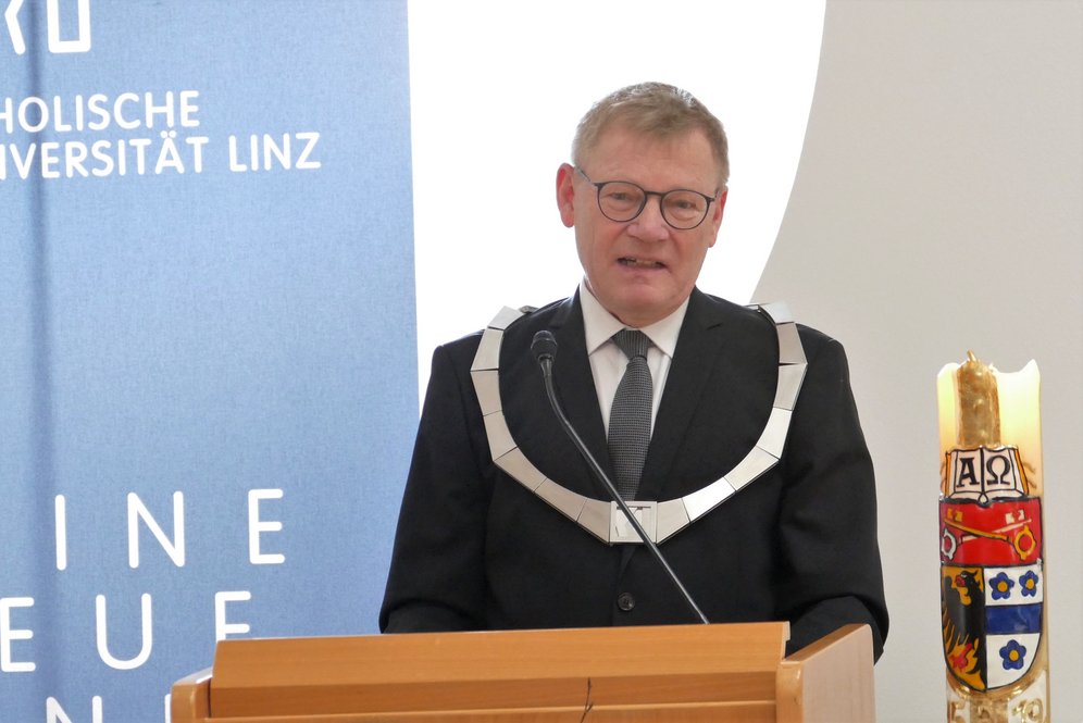 Verleihung von akademischen Graden an der KU Linz. © KU Linz/Eder. Rektor Univ.-Prof. Dr. Christoph Niemand.