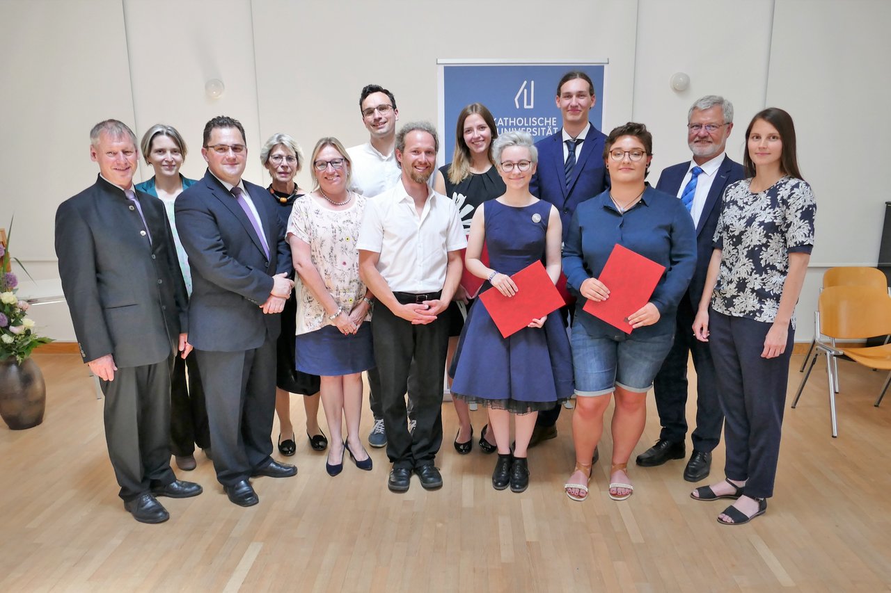 Die KUL-PreisträgerInnen 2019 mit BegleitlehrerInnen und VeranstalterInnen.