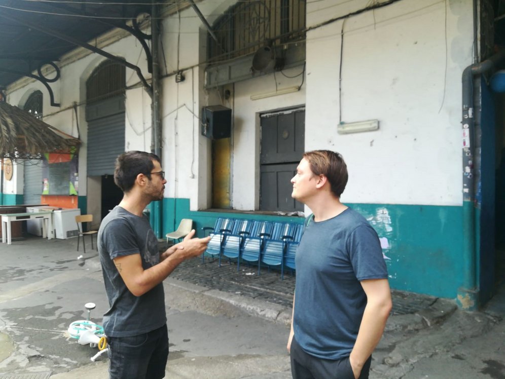 Im Gespräch mit Enrico, einem der derzeitigen Bewohner des Squats.