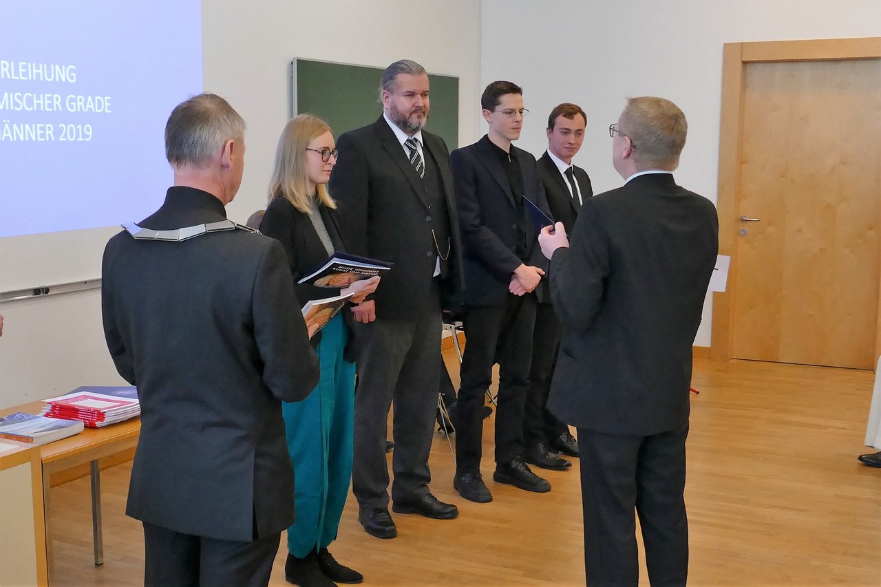 Verleihung des akademischen Grades "Bachelor of Arts" an Andrea Hörndler, David Lang, Peter Schink und Florian Weixlbaumer.