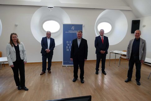 Solidarität trägt!? 130 Jahre Katholische Soziallehre. Solidarität trägt!? 130 Jahre Katholische Soziallehre. (c) KU Linz/Eder