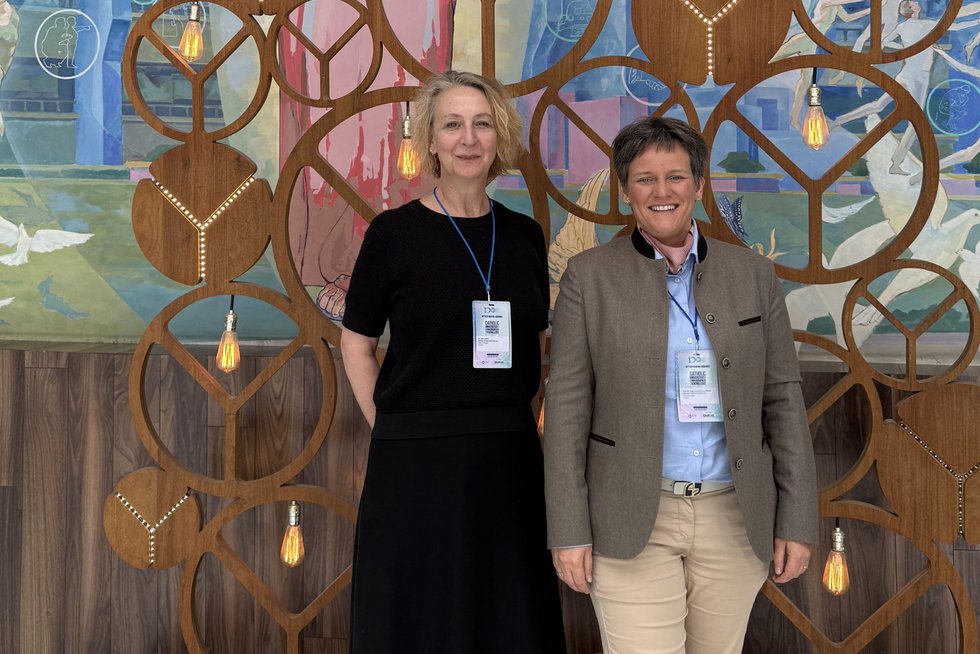 Delegation der KU Linz: Univ.-Prof.in Dr.in Klara A. Csiszar, Vizerektorin für Lehre und Forschung und Dekanin der Fakultät für Theologie; Univ.-Prof.in Dr.in Ilaria Hoppe, Studiendekanin der Fakultät für Philosophie und für Kunstwissenschaft.