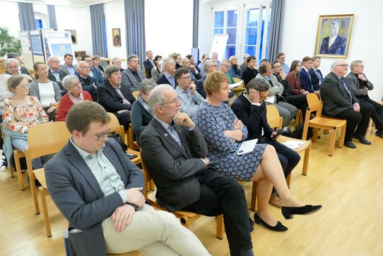 Teilnehmer:innen am Symposium Historische Spurensuche in der Bischofsaula des Linzer Priesterseminars.