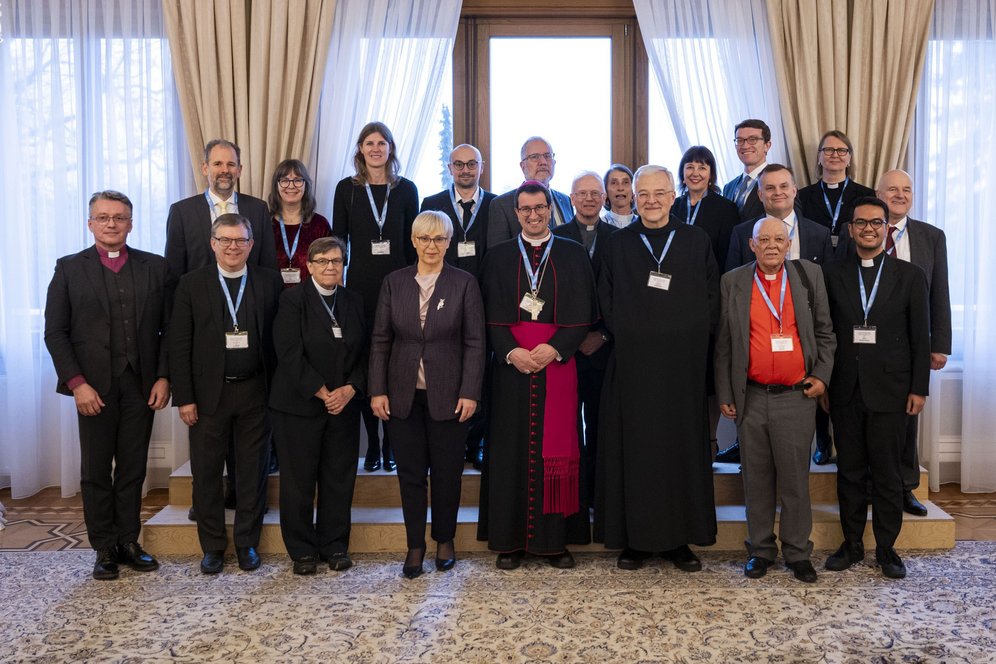 Foto: (c) Aleksej Skok. Gruppenbild mit der Präsidentin der Republik Slowenien Nataša Pirc Musar und dem Erzbischof von Ljubljana Stanislav Zore.