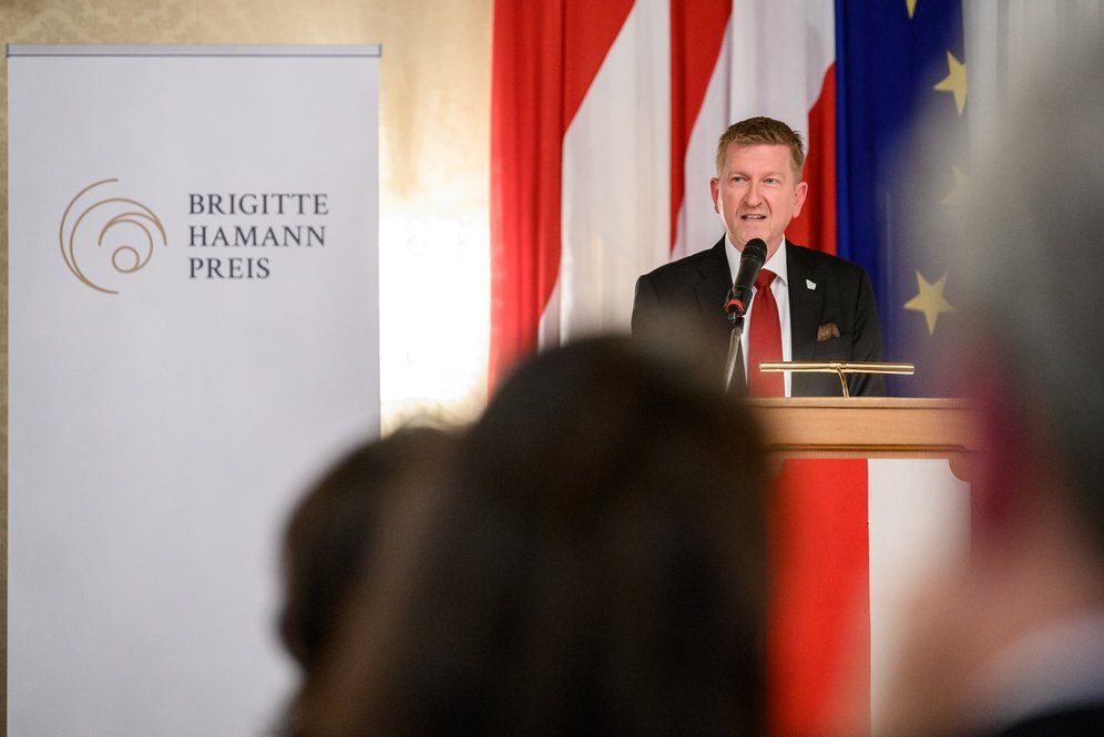 Verleihung der Brigitte-Hamann-Preise. Foto: ÖPUK/K. Ranger. Rektor Martin Rummel.