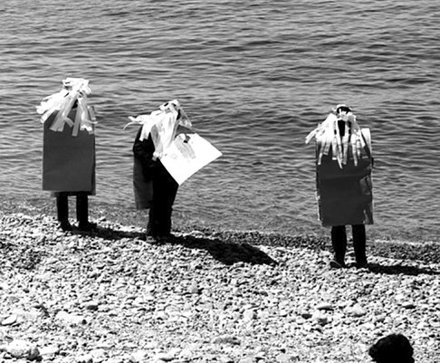 Menschen am Strand. Foto: unbekannt.