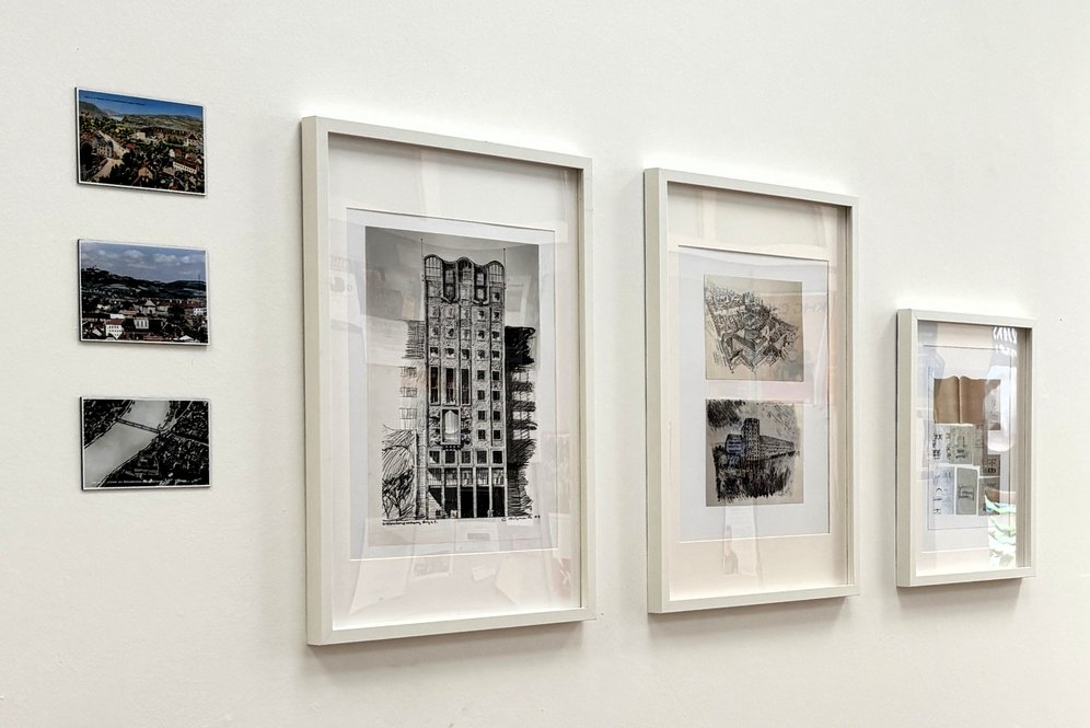 Fotos und Skizzen bei der Ausstellung "Ungebautes Linz" an der KU Linz.