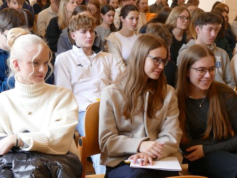 Teilnehmer:innen am TheoTag 2025.