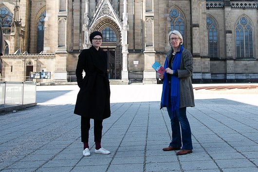 Neugotischer Dom zeigt Frauen vor allem in traditionellen Rollen - Wissenschaflterinnen, Diözese und Studierende der Katholischen Privat-Universität Linz haben Frauenbilder in Broschüre kritisch reflektiert.