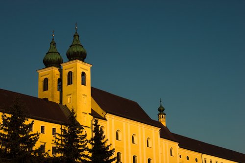 Kirche bei Nacht