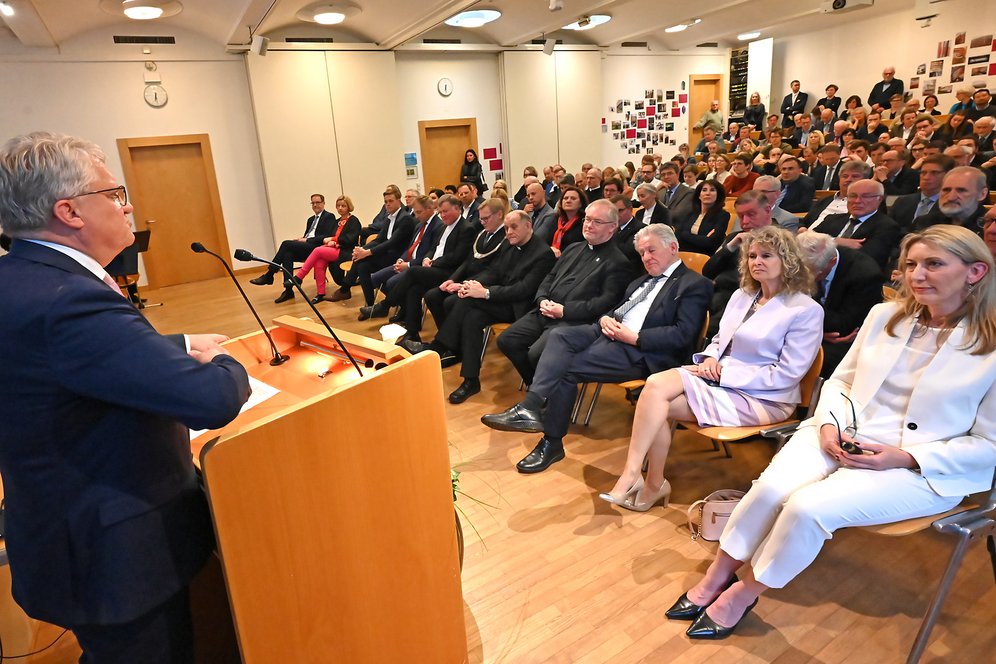 Festakt "350 Jahre KU Linz" in der Aula der Katholischen Privat-Universität Linz. 