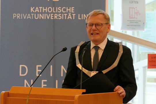 Begrüßung und Eröffnung durch Rektor Univ.-Prof. Dr. Christoph Niemand.
