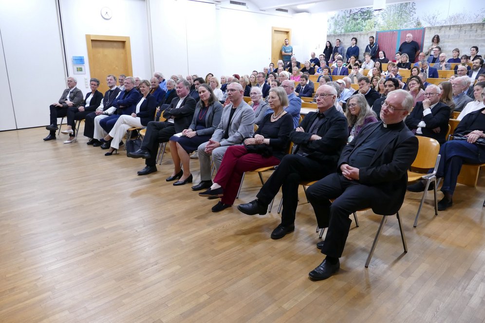 Eröffnung des akademischen Studienjahres 2026/27. Foto: KU Linz/Hermine Eder. Blick in den Hörsaal.