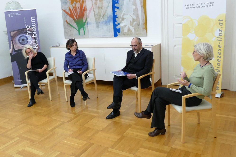 Podiumsdiskussion über (zeitgenössische) Kunst in der Kirche. © KU Linz/Eder.