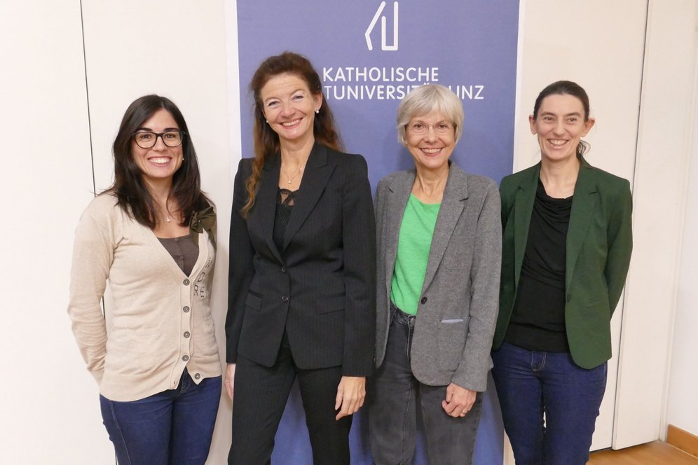 Antrittsvorlesung von Andrea Taschl-Erber. © KU Linz / Hermine Eder. Gruppenbild Institutskolleginnen.