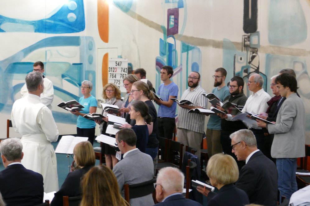 Eröffnung des akademischen Studienjahres 2026/27. Foto: KU Linz/Hermine Eder. Der Chor des Konservatoriums beim Gottesdienst.